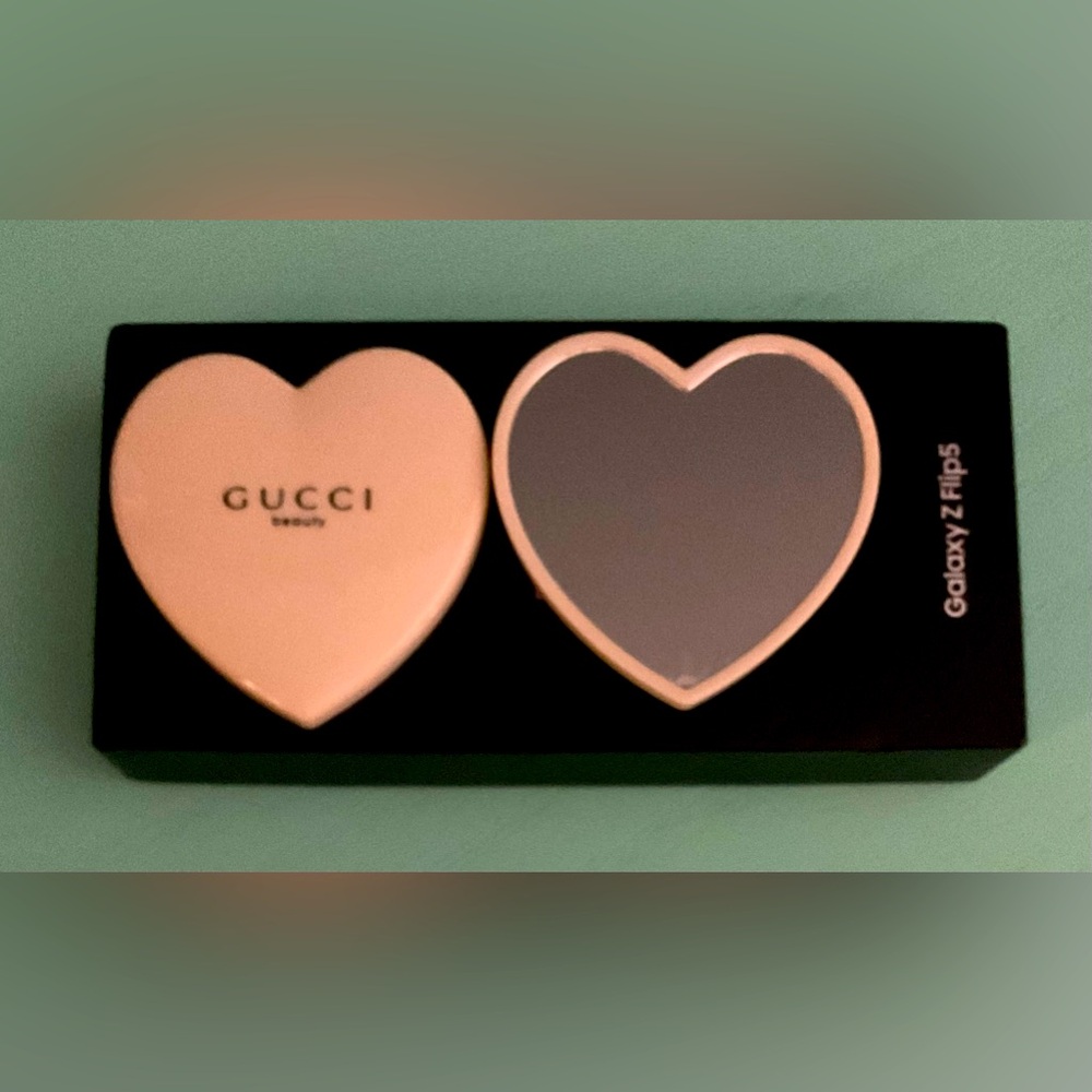 GUCCI BEAUTY HEART MIRRORS